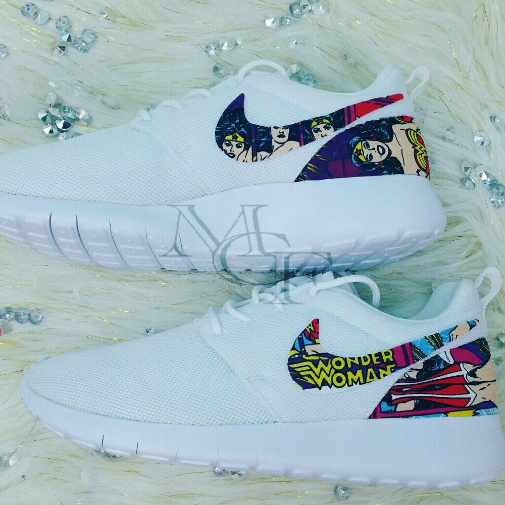 Wonder Woman custom Nike roshe - Picture 2 of 4